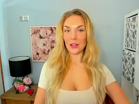 AulloraHoney online show from December 2, 2024, 9:35 am