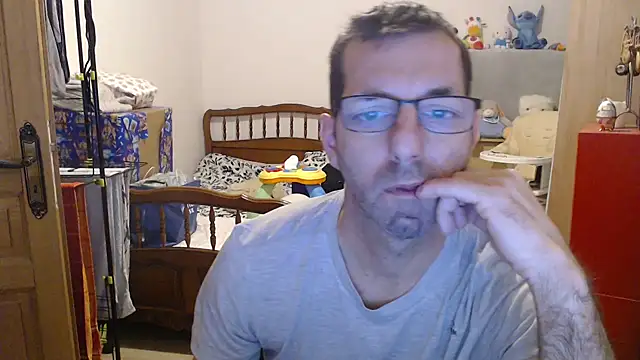 Snapshot of steph19x5 chatting on December 17, 2025, 6:52 am steph19x5 online show from December 17, 2025, 6:52 am