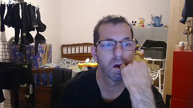 Snapshot of steph19x5 chatting on December 18, 2025, 5:13 am steph19x5 online show from December 18, 2025, 5:13 am