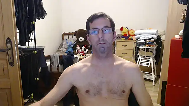 Snapshot of steph19x5 chatting on February 16, 2026, 6:37 pm steph19x5 online show from February 16, 2026, 6:37 pm