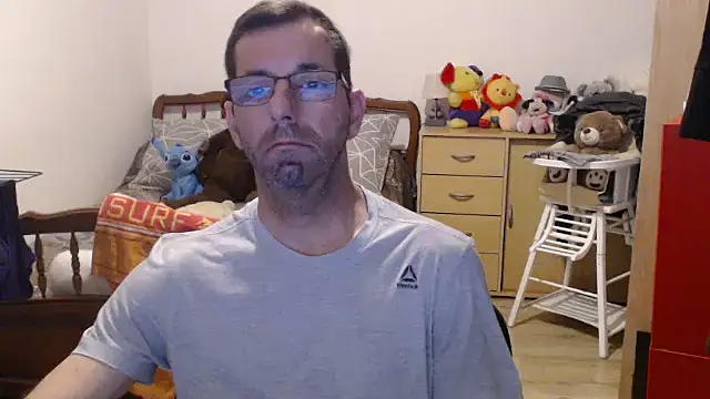 Snapshot of steph19x5 chatting on March 13, 2026, 5:36 am steph19x5 online show from March 13, 2026, 5:36 am