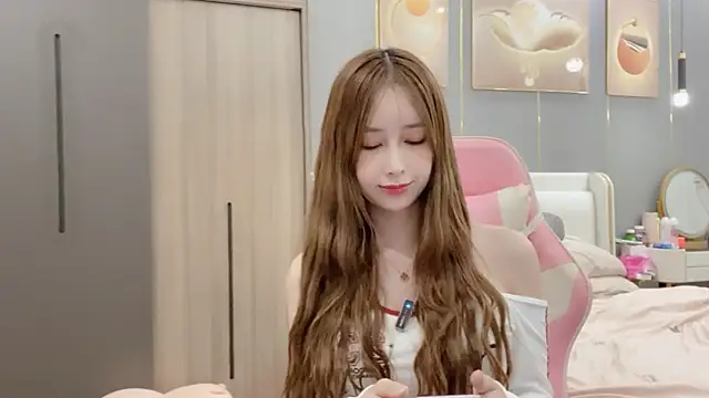 ANNA102 online show from February 19, 2025, 3:27 pm