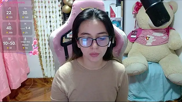 Maggie Fox3 online show from October 20, 2025, 12:00 am