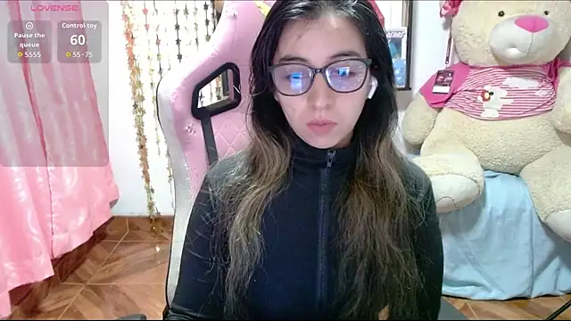 Maggie Fox3 online show from October 24, 2025, 1:46 am