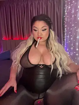 Larissa K online show from November 21, 2025, 2:49 pm