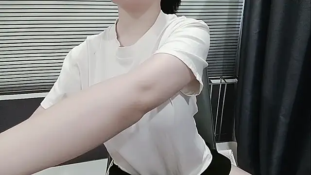 pelue online show from October 21, 2025, 1:28 am