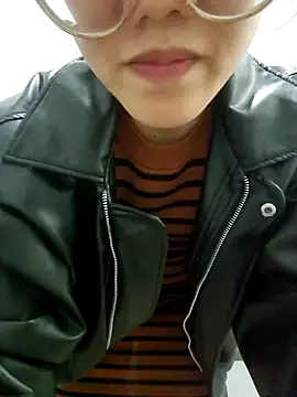 HinaLovely online show from December 31, 2024, 10:48 am