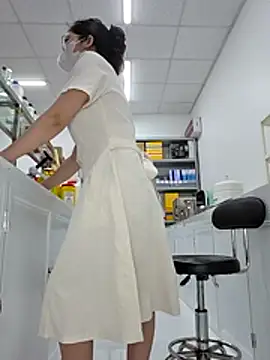 HinaLovely online show from April 24, 2026, 4:04 am