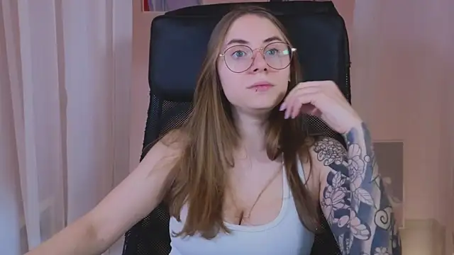  AnnaStark  online show from January 4, 2025, 8:37 pm