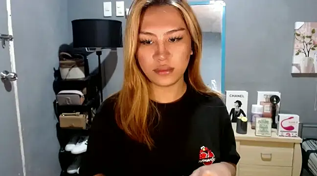 Snapshot of luxxy_grand chatting on January 12, 2025, 9:19 pm luxxy grand online show from January 12, 2025, 9:19 pm