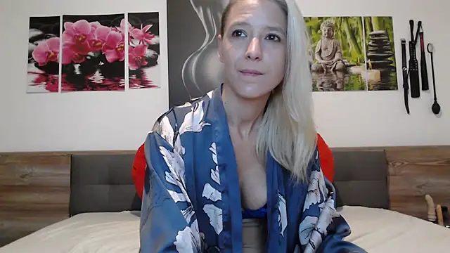 Naschkatze01 online show from October 13, 2025, 6:35 am