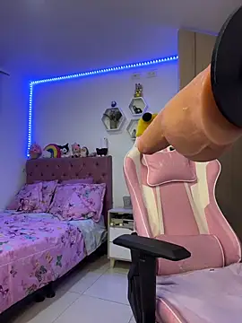 Luna Paris  online show from January 5, 2026, 11:41 pm