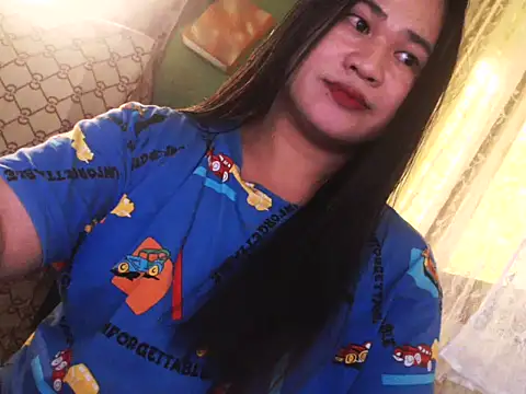 Hugeladycockmarga online show from January 15, 2026, 12:26 am