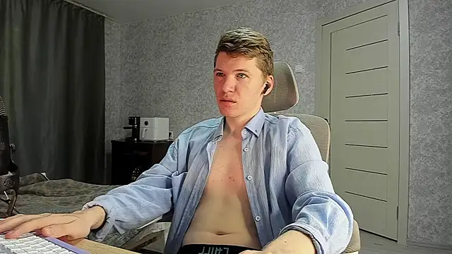 Snapshot of Bananas_dick chatting on June 19, 2026, 9:57 am Bananas dick online show from June 19, 2026, 9:57 am