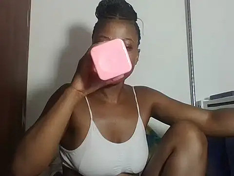 Snapshot of Sweetbaby004 chatting on February 9, 2026, 5:28 pm Sweetbaby004 online show from February 9, 2026, 5:28 pm