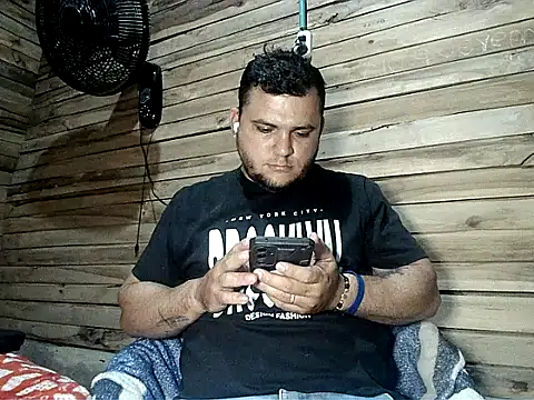 Snapshot of Arcangel_05 chatting on May 10, 2026, 4:39 am Arcangel 05 online show from May 10, 2026, 4:39 am