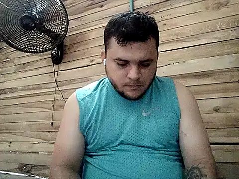 Snapshot of Arcangel_05 chatting on May 11, 2026, 4:04 pm Arcangel 05 online show from May 11, 2026, 4:04 pm