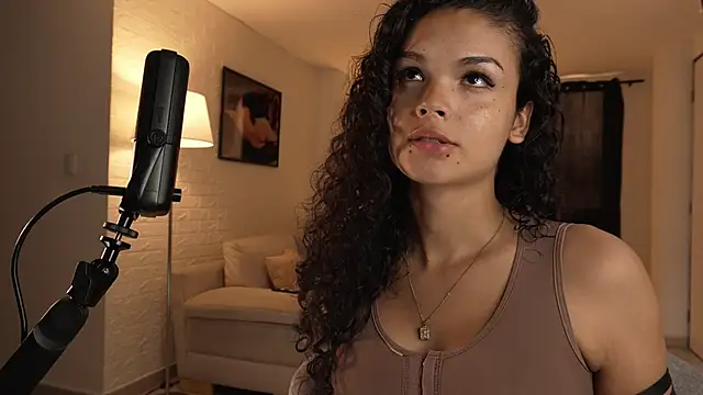 Snapshot of GiaFaaris chatting on October 24, 2025, 3:08 pm GiaFaaris online show from October 24, 2025, 3:08 pm