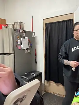 drizzypeach602 online show from April 19, 2026, 2:33 am