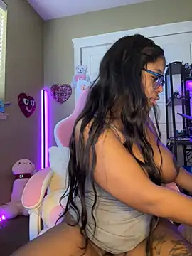 Snapshot of Tikalalin chatting on January 16, 2025, 8:03 pm Tikalalin online show from January 16, 2025, 8:03 pm