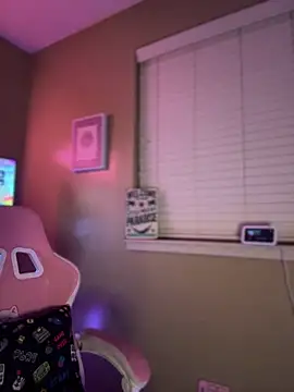 Snapshot of Tikalalin chatting on October 17, 2025, 12:41 pm Tikalalin online show from October 17, 2025, 12:41 pm