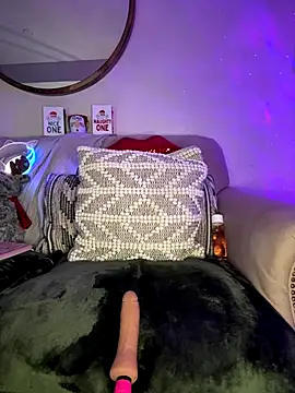 Snapshot of Tikalalin chatting on December 19, 2025, 4:03 pm Tikalalin online show from December 19, 2025, 4:03 pm