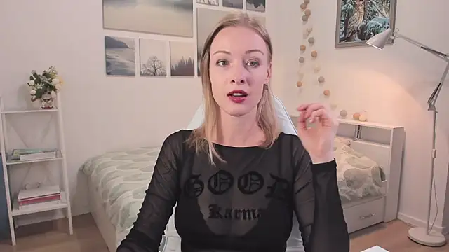 MissRightX online show from September 8, 2025, 2:38 pm