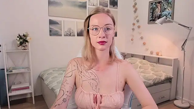 MissRightX online show from September 9, 2025, 9:09 am