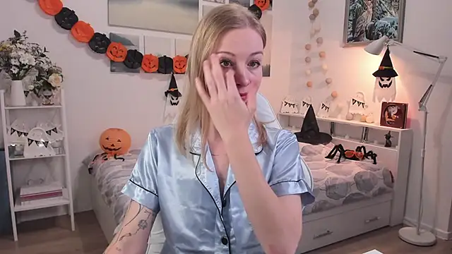 MissRightX online show from October 27, 2025, 10:08 am