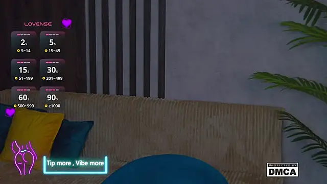 Snapshot of Holl1Would chatting on January 28, 2025, 10:12 pm Holl1Would online show from January 28, 2025, 10:12 pm