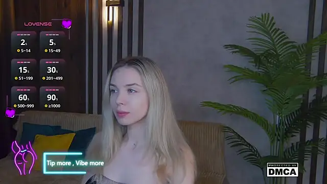 Snapshot of Holl1Would chatting on February 1, 2025, 3:41 am Holl1Would online show from February 1, 2025, 3:41 am