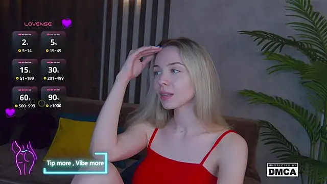 Snapshot of Holl1Would chatting on February 12, 2025, 10:37 pm Holl1Would online show from February 12, 2025, 10:37 pm