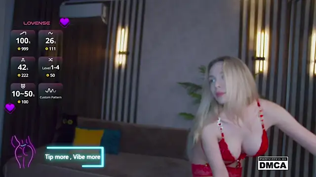 Snapshot of Holl1Would chatting on February 13, 2025, 10:22 pm Holl1Would online show from February 13, 2025, 10:22 pm