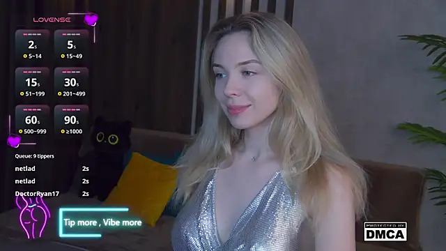 Snapshot of Holl1Would chatting on February 14, 2025, 6:34 am Holl1Would online show from February 14, 2025, 6:34 am