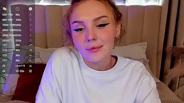 LianaFord online show from February 3, 2025, 6:39 pm