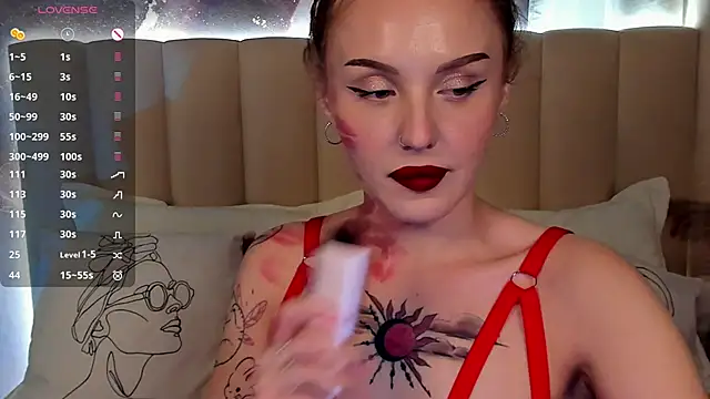 LianaFord online show from February 5, 2025, 6:04 pm