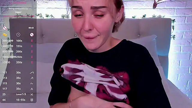 LianaFord online show from November 3, 2025, 9:16 pm