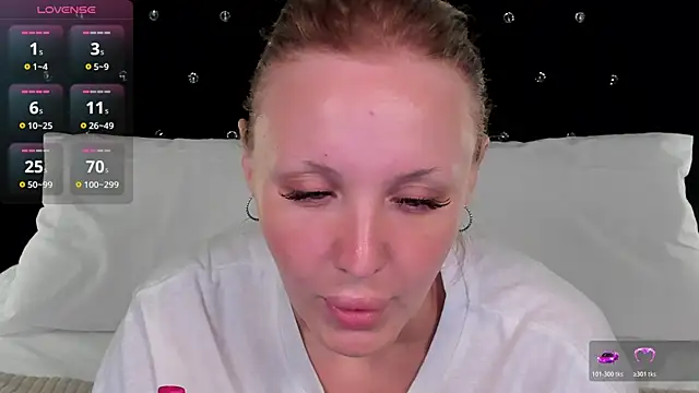 Snapshot of LianaFord chatting on June 1, 2026, 5:53 am LianaFord online show from June 1, 2026, 5:53 am