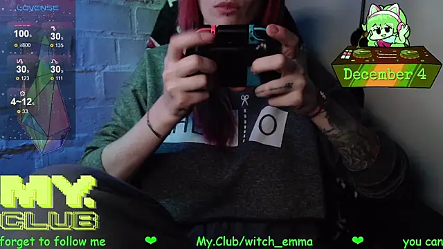 Snapshot of Witch_Emma chatting on December 4, 2025, 9:34 pm Witch Emma online show from December 4, 2025, 9:34 pm