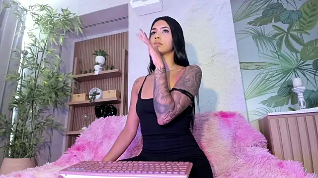 Snapshot of AntonellaRossi chatting on June 1, 2026, 8:10 pm AntonellaRossi online show from June 1, 2026, 8:10 pm