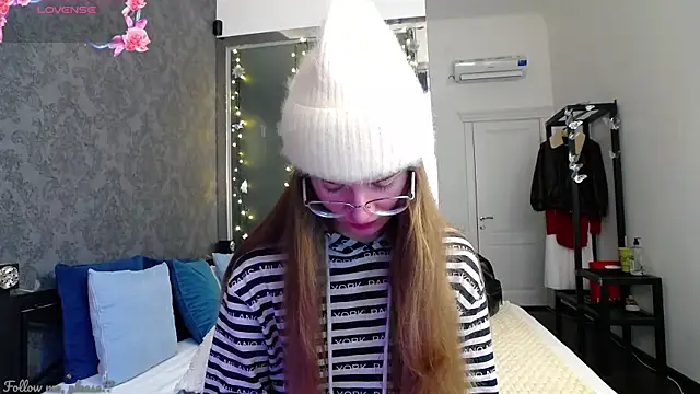 KateJonson online show from October 2, 2025, 6:20 am