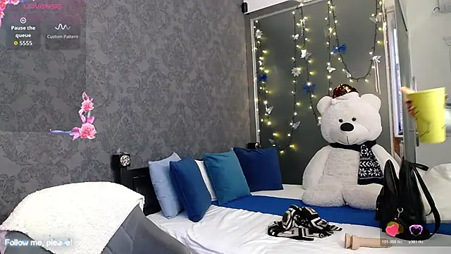 KateJonson online show from December 3, 2025, 7:38 am