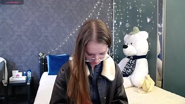 KateJonson online show from March 18, 2026, 1:14 pm