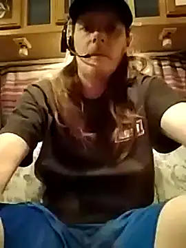 Snapshot of truckerlove69 chatting on February 25, 2025, 3:42 am truckerlove69 online show from February 25, 2025, 3:42 am