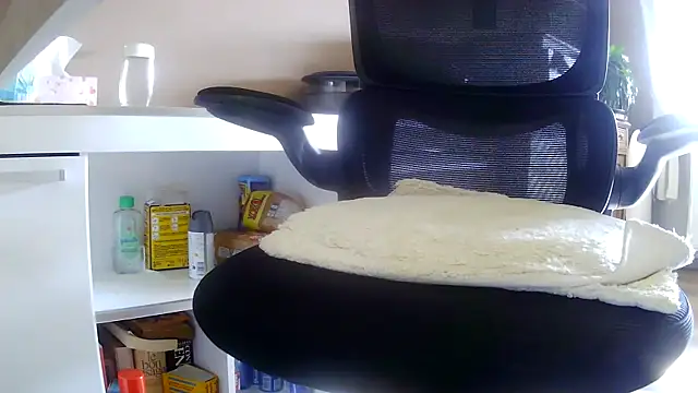 suedel65 online show from April 19, 2026, 2:49 pm