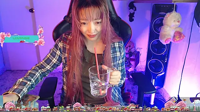 pink-2022 online show from December 17, 2024, 2:33 pm