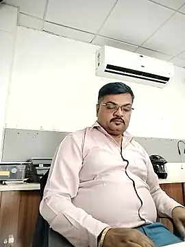 Snapshot of Desi_Londa_143 chatting on January 13, 2026, 8:52 am Desi Londa 143 online show from January 13, 2026, 8:52 am