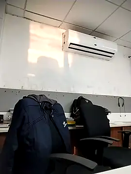 Snapshot of Desi_Londa_143 chatting on January 19, 2026, 11:25 am Desi Londa 143 online show from January 19, 2026, 11:25 am