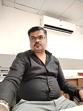 Snapshot of Desi_Londa_143 chatting on March 2, 2026, 4:03 am Desi Londa 143 online show from March 2, 2026, 4:03 am