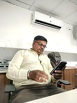 Snapshot of Desi_Londa_143 chatting on March 13, 2026, 9:27 am Desi Londa 143 online show from March 13, 2026, 9:27 am